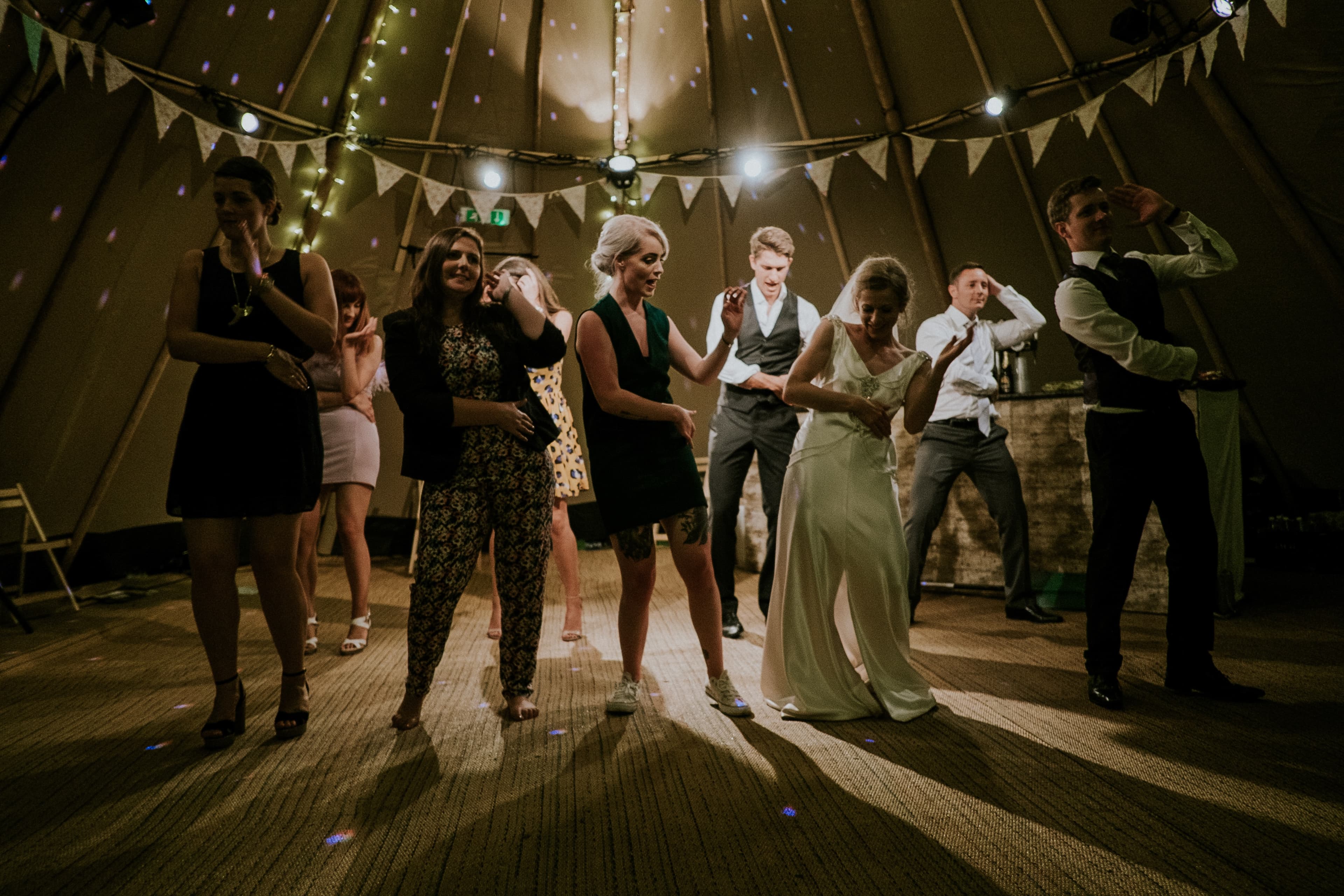 A wedding couple dancing a choreography